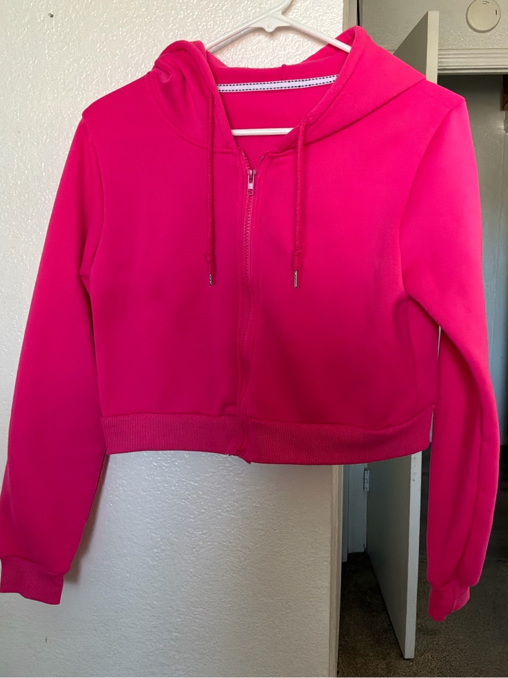 Vibrant Hot Pink Cropped Zip-Up Hoodie – Size Medium